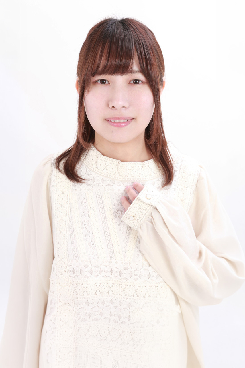 津田 里穂 近影